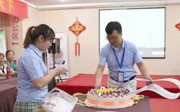 孝心坊会员生日会：风雨十年 暖